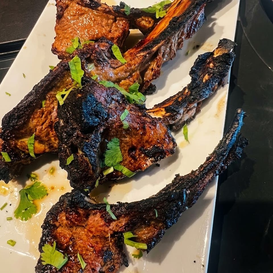 Grilled chops on a serving platter