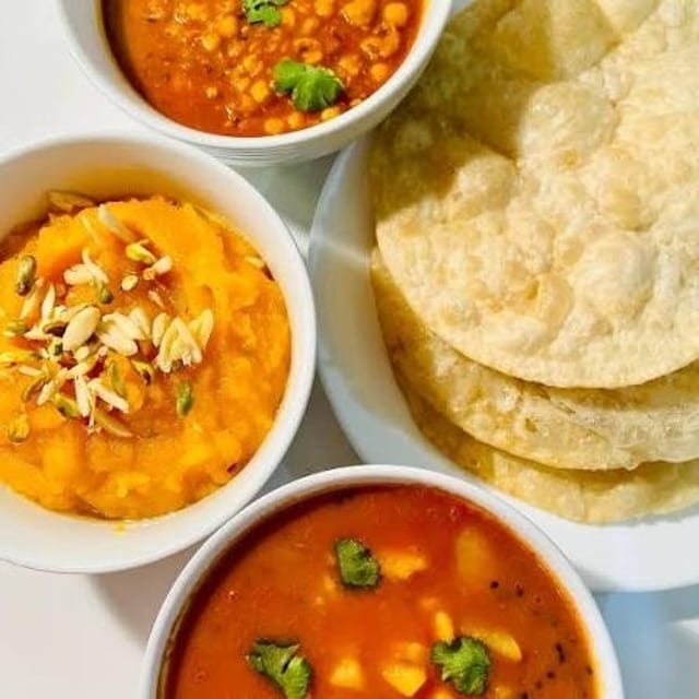 Halwa-Puri Paratha-Aloo Cholay Platter.