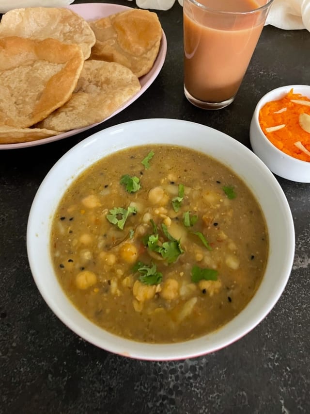 Aloo Chohlay.